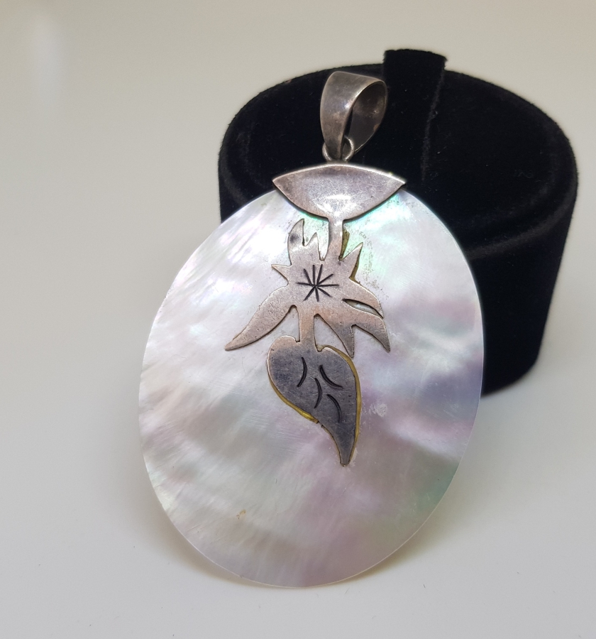 GÜMÜŞ APLİKLİ ÖZEL YAPIM SEDEFLİ KOLYE UCU