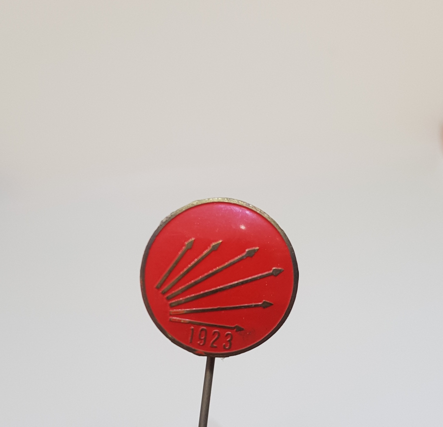 ORİJİNAL KABINDA ANTİKA CHP ROZETİ