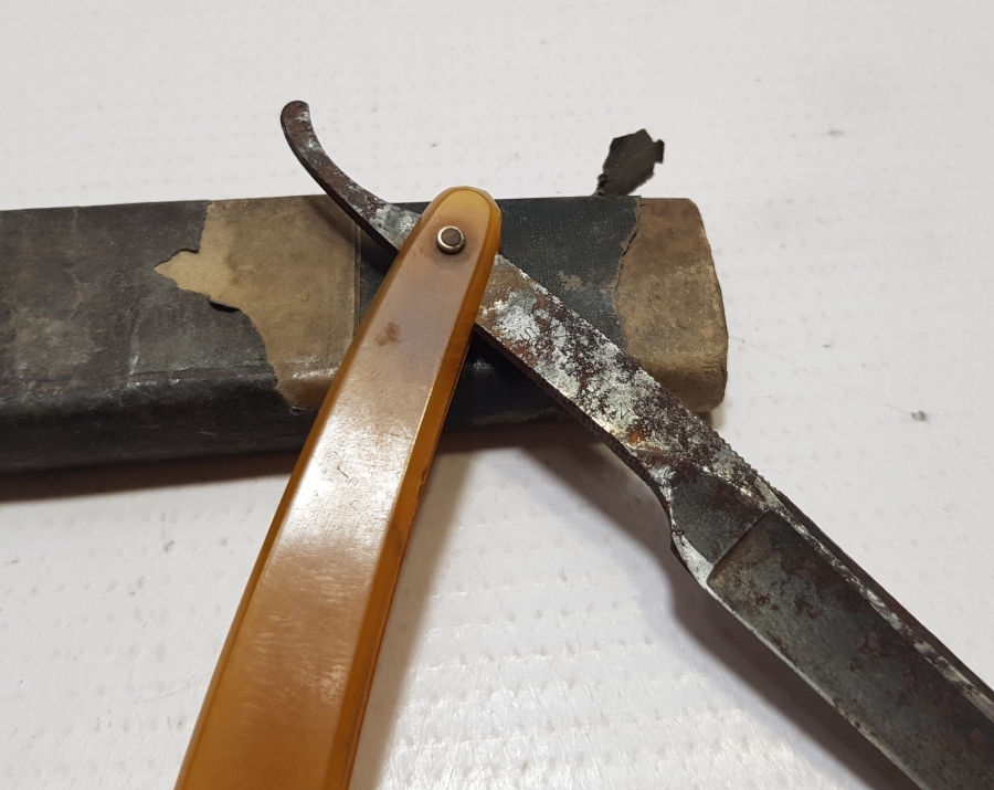 OSMANLI DÖNEMİ ORİJİNAL KUTUSUNDA KATALİN SAPLI BERBER USTURASI