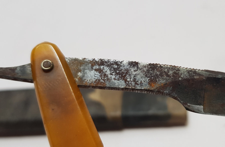 OSMANLI DÖNEMİ ORİJİNAL KUTUSUNDA KATALİN SAPLI BERBER USTURASI