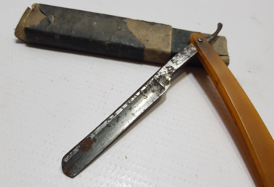 OSMANLI DÖNEMİ ORİJİNAL KUTUSUNDA KATALİN SAPLI BERBER USTURASI