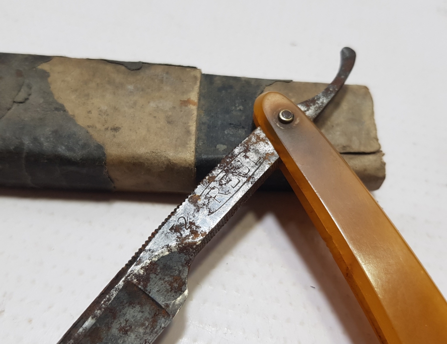 OSMANLI DÖNEMİ ORİJİNAL KUTUSUNDA KATALİN SAPLI BERBER USTURASI