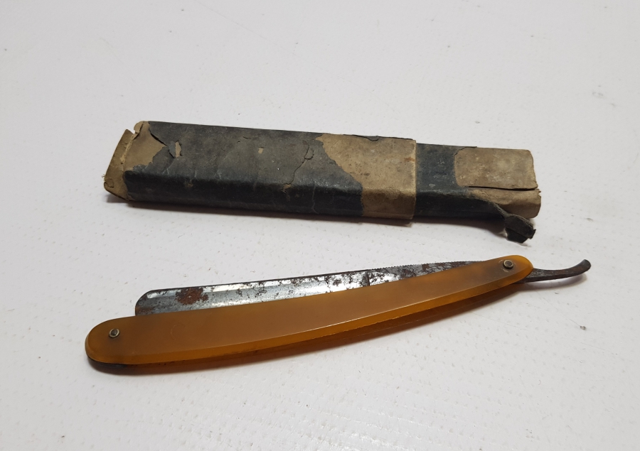 OSMANLI DÖNEMİ ORİJİNAL KUTUSUNDA KATALİN SAPLI BERBER USTURASI