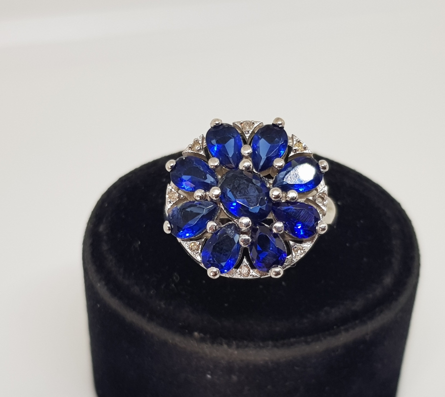 SAFİR VE PIRLANTA TAŞLI GÜNEŞ MODELİ YÜZÜK