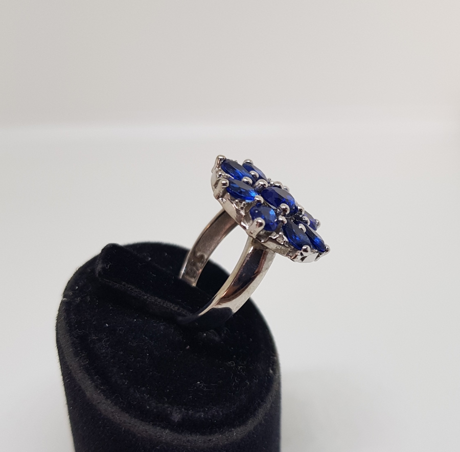 SAFİR VE PIRLANTA TAŞLI GÜNEŞ MODELİ YÜZÜK