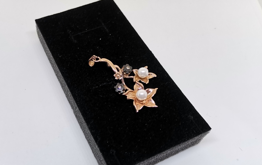 İNCİ VE PIRLANTA TAŞLI ÇİÇEKLİ KOLYE UCU