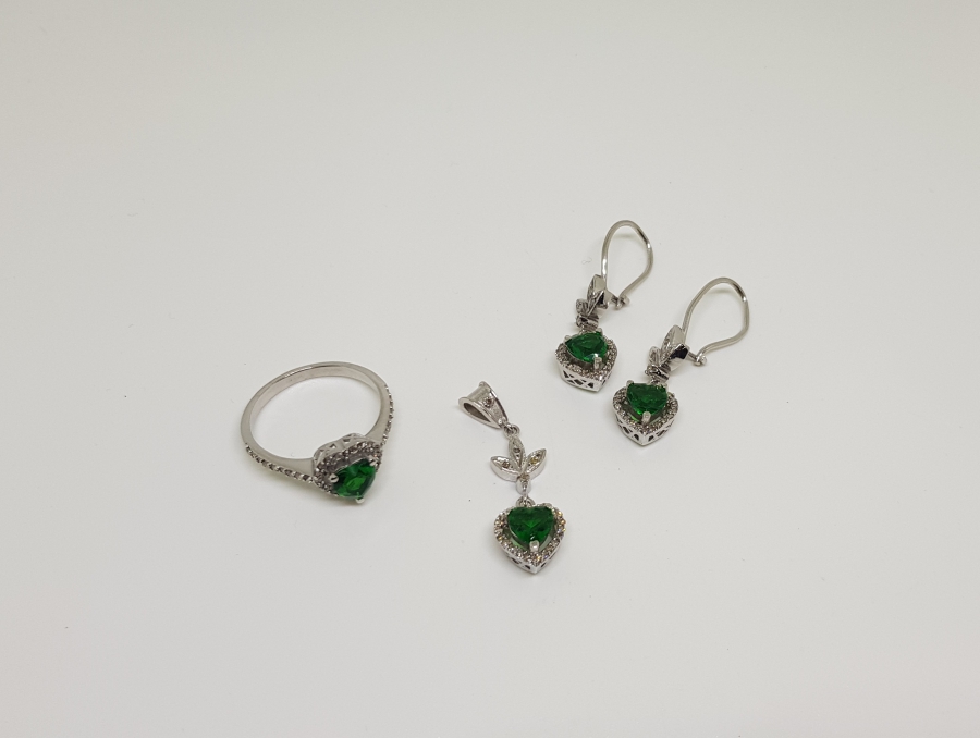 ZÜMRÜT VE PIRLANTA TAŞLI KOLYE KÜPE YÜZÜK TAKIMI