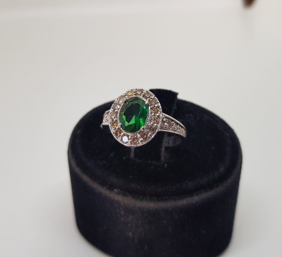 ZÜMRÜT VE PIRLANTA TAŞLI RUS KESİM YÜZÜK