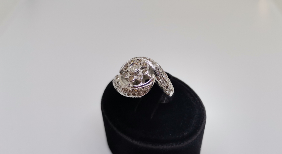 PIRLANTA TAŞLI SALYANGOZ MODELİ YÜZÜK