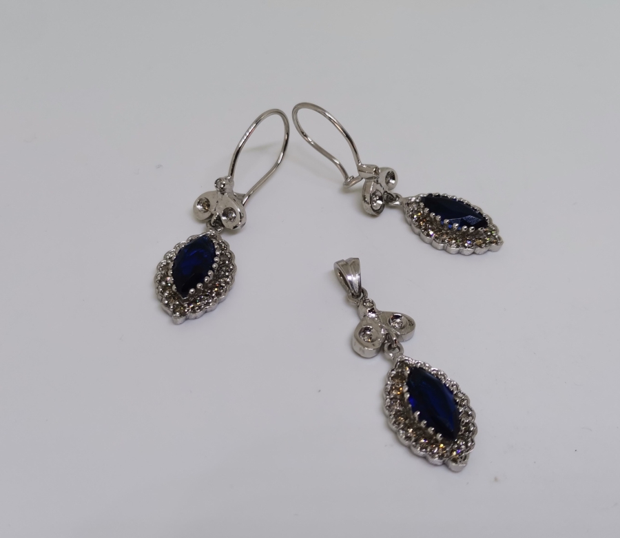 SAFİR VE PIRLANTA TAŞLI SU DAMLASI MODELİ KOLYE KÜPE TAKIMI