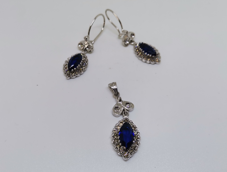 SAFİR VE PIRLANTA TAŞLI SU DAMLASI MODELİ KOLYE KÜPE TAKIMI