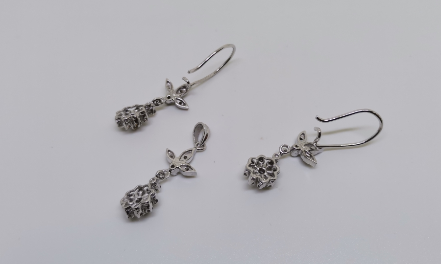 PIRLANTA TAŞLI KAR TANESİ MODELİ KOLYE KÜPE SETİ