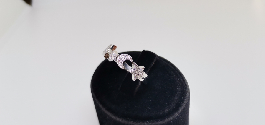 AY VE YILDIZLARLA DEKORLU PIRLANTA TAŞLI YÜZÜK