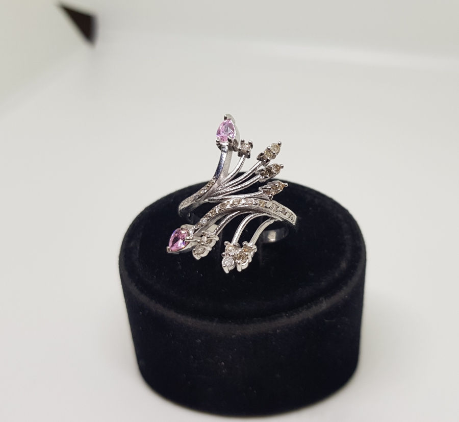 PIRLANTA VE KUVARS TAŞLI DENİZ MERCANI MODELİ YÜZÜK