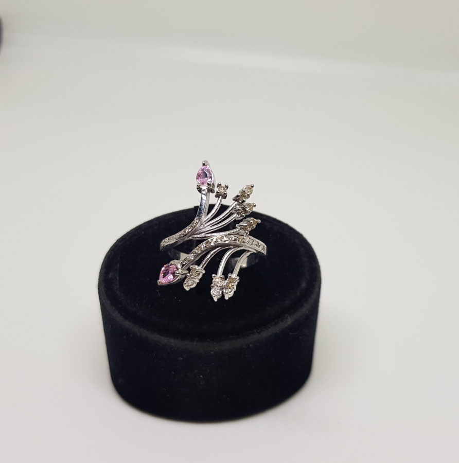 PIRLANTA VE KUVARS TAŞLI DENİZ MERCANI MODELİ YÜZÜK