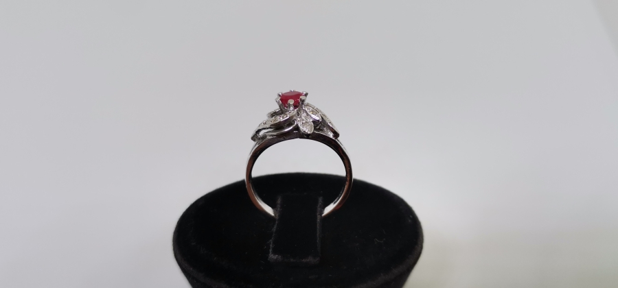 YAKUT VE PIRLANTA TAŞLI SARMAŞIK MODELİ YÜZÜK