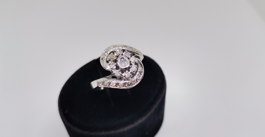 BÜYÜK SALYANGOZ MODELİ PIRLANTA YÜZÜK