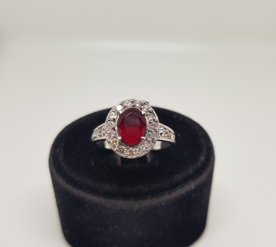 YAKUT VE PIRLANTA TAŞLI NAZARLIK MODELİ YÜZÜK