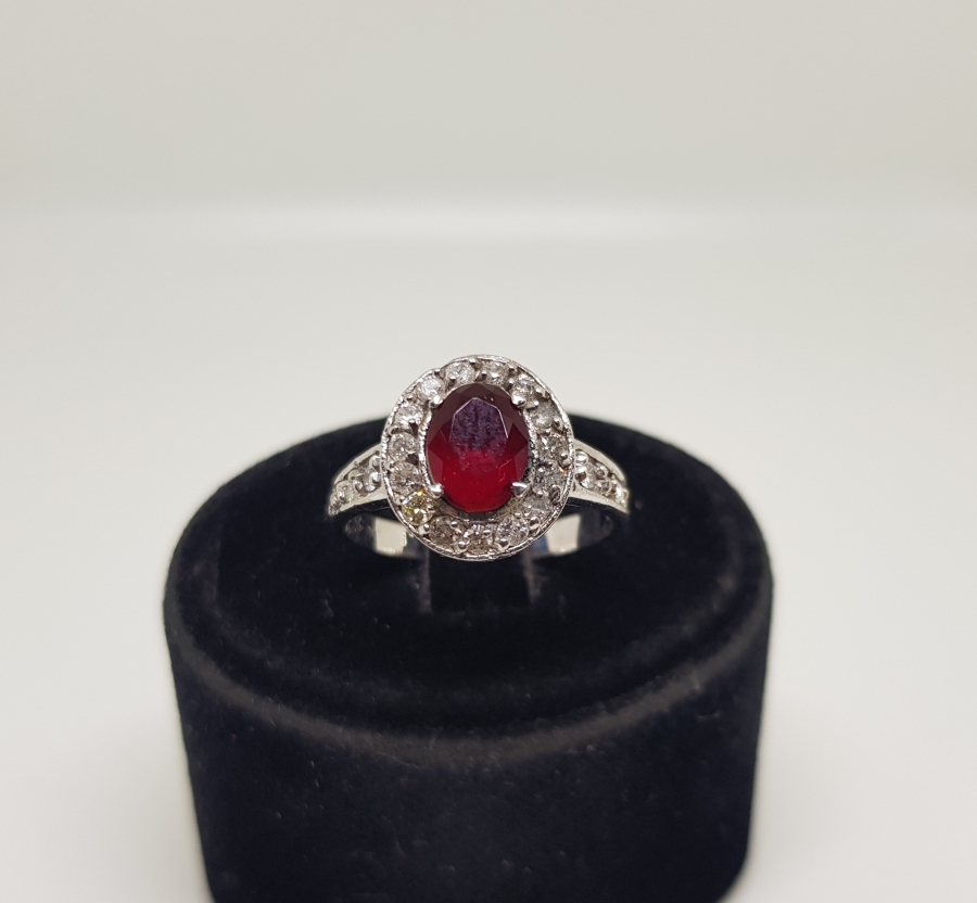 YAKUT VE PIRLANTA TAŞLI NAZARLIK MODELİ YÜZÜK