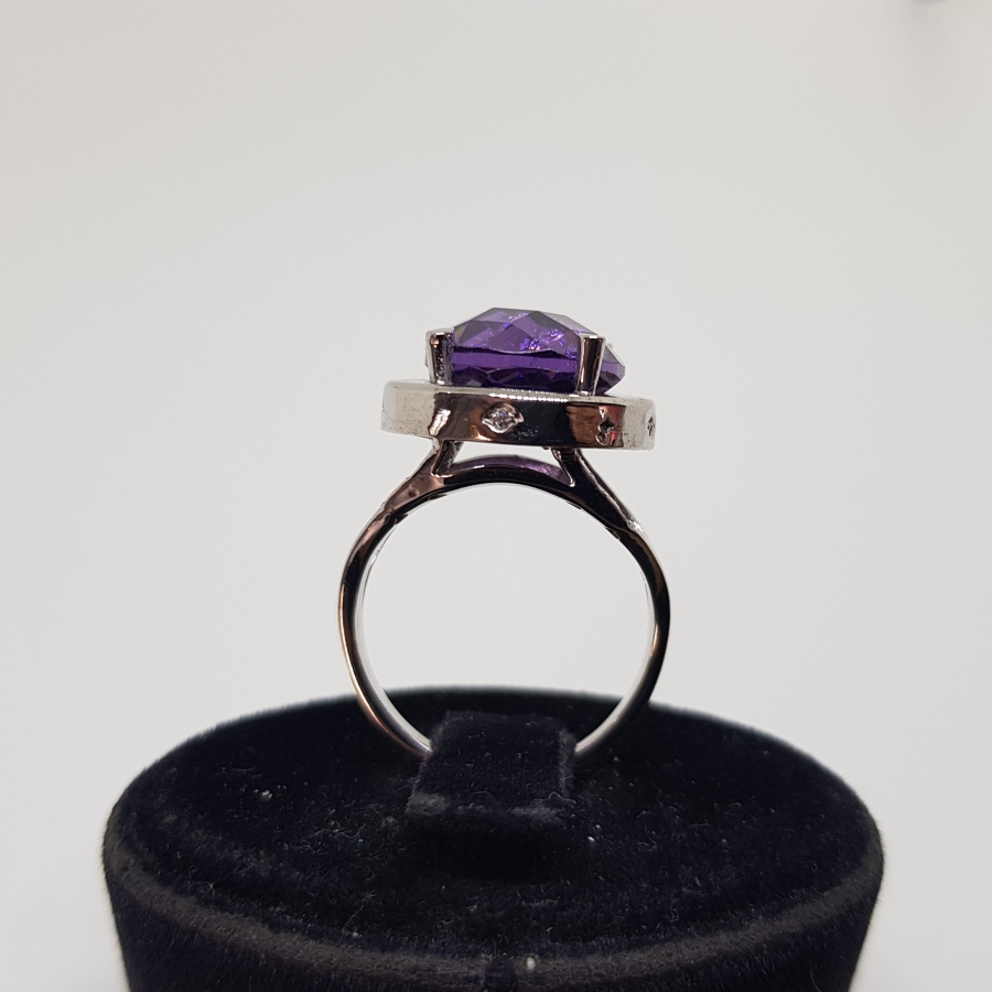 AMETİST VE PIRLANTA TAŞLI DİVANHANE MODELİ YÜZÜK