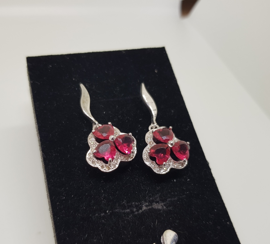 YAKUT VE PIRLANTA TAŞLI YONCA MODEL KOLYE KÜPE