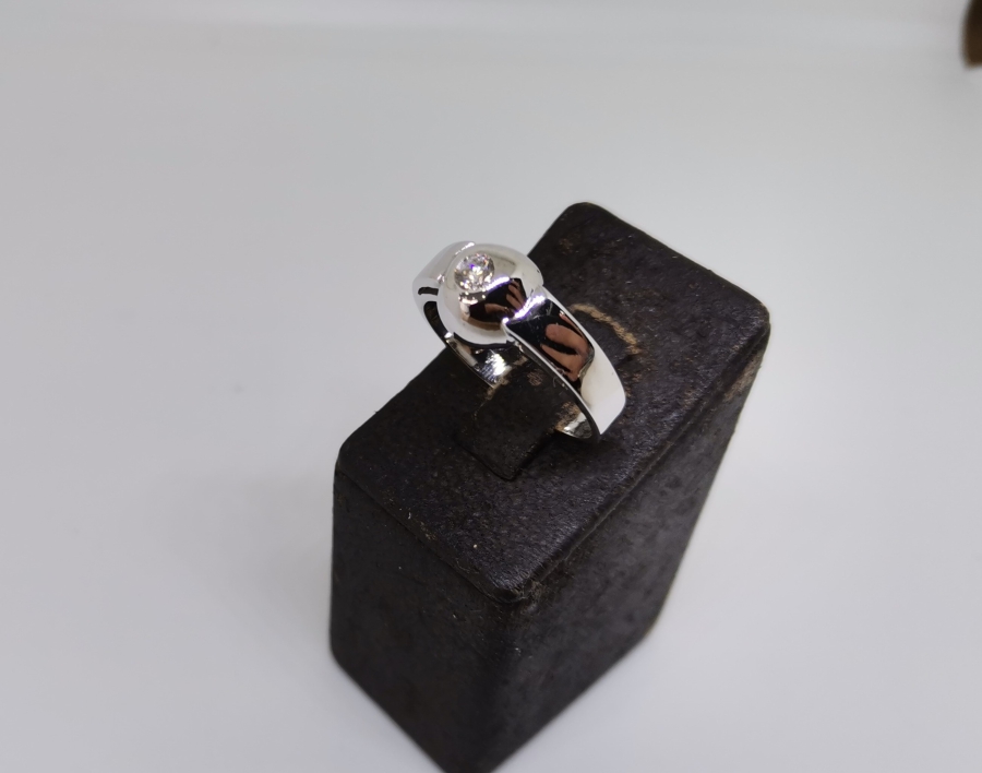 TEK TAŞ PIRLANTA YÜZÜK