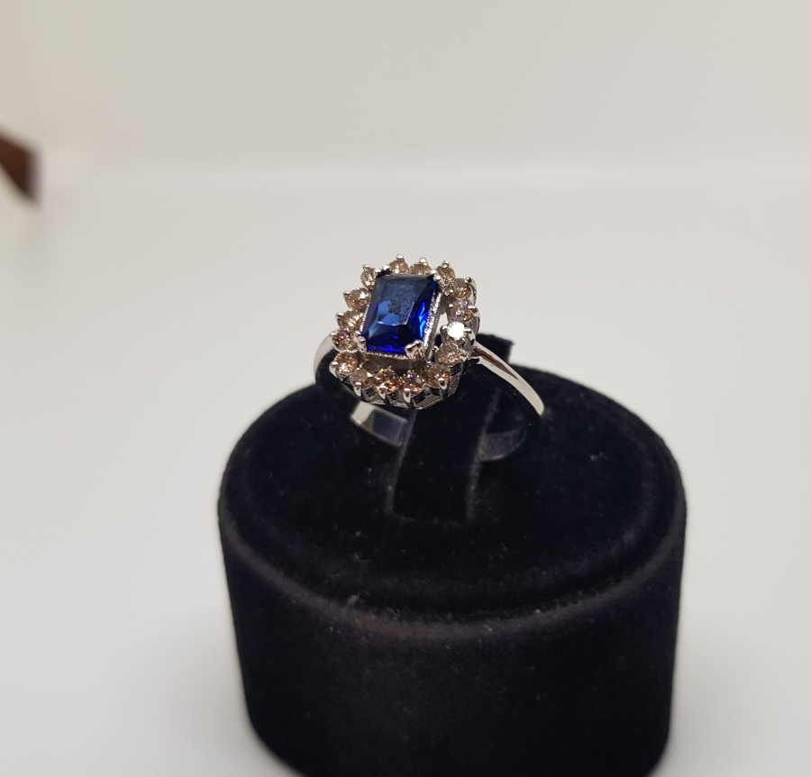 SAFİR VE PIRLANTA TAŞLI DİKDÖRTGEN MODEL YÜZÜK