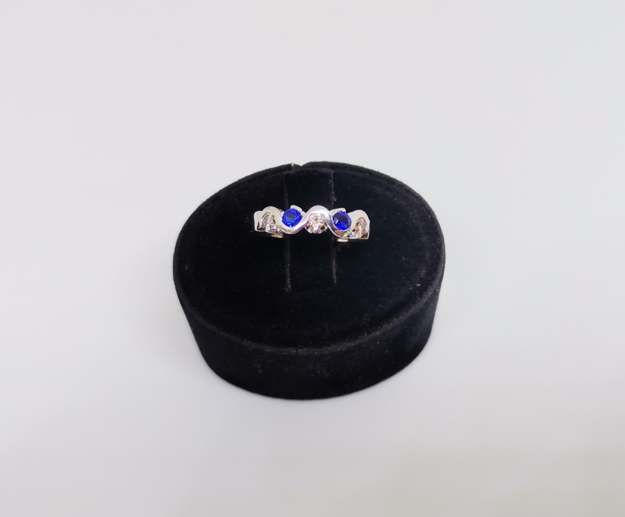 SAFİR VE PIRLANTA TAŞLI YARIM TUR MODEL YÜZÜK