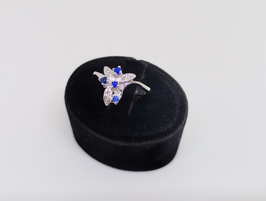 SAFİR VE PIRLANTA TAŞLI DANA BURNU MODELİ YÜZÜK