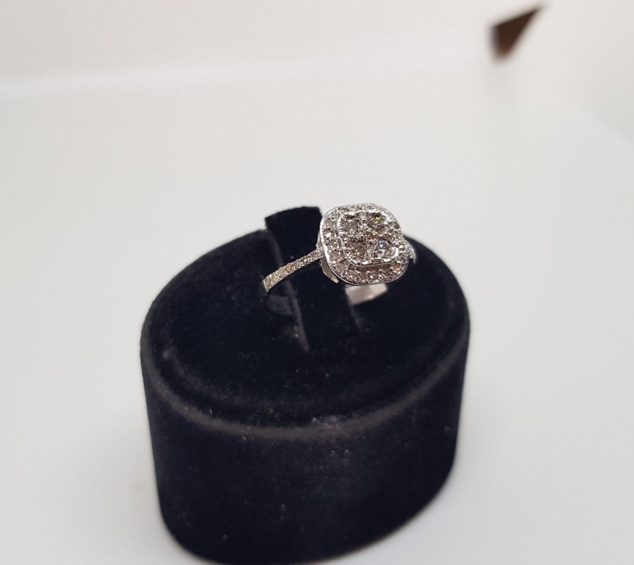 KARE MODELİ PIRLANTA TAŞLI YÜZÜK