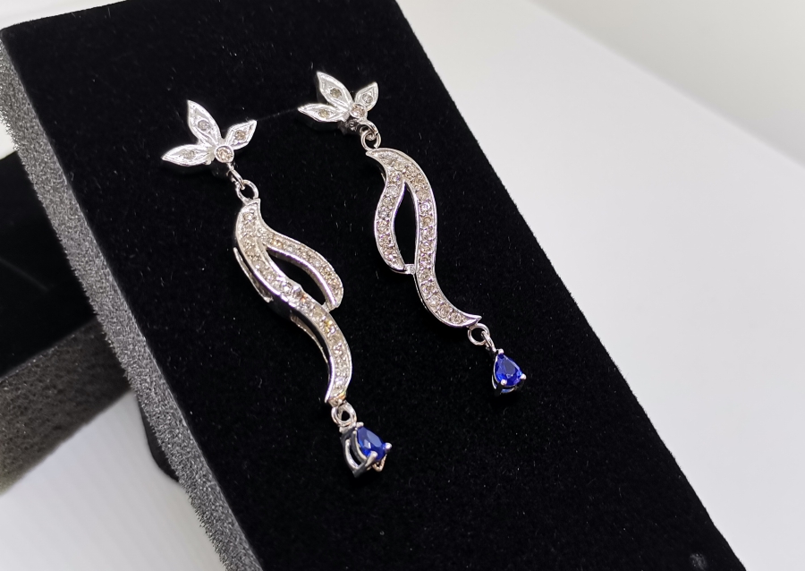 SAFİR VE PIRLANTA TAŞLI SALLANTILI KÜPE