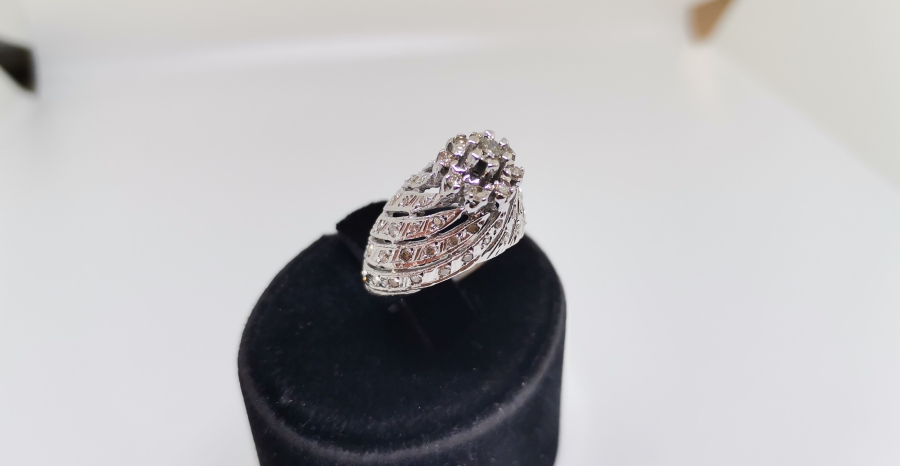 SONSUZLUK MODELİ BÜYÜK BOY PIRLANTA TAŞLI YÜZÜK