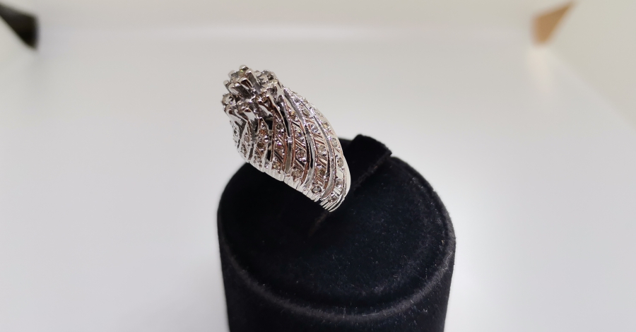 SONSUZLUK MODELİ BÜYÜK BOY PIRLANTA TAŞLI YÜZÜK