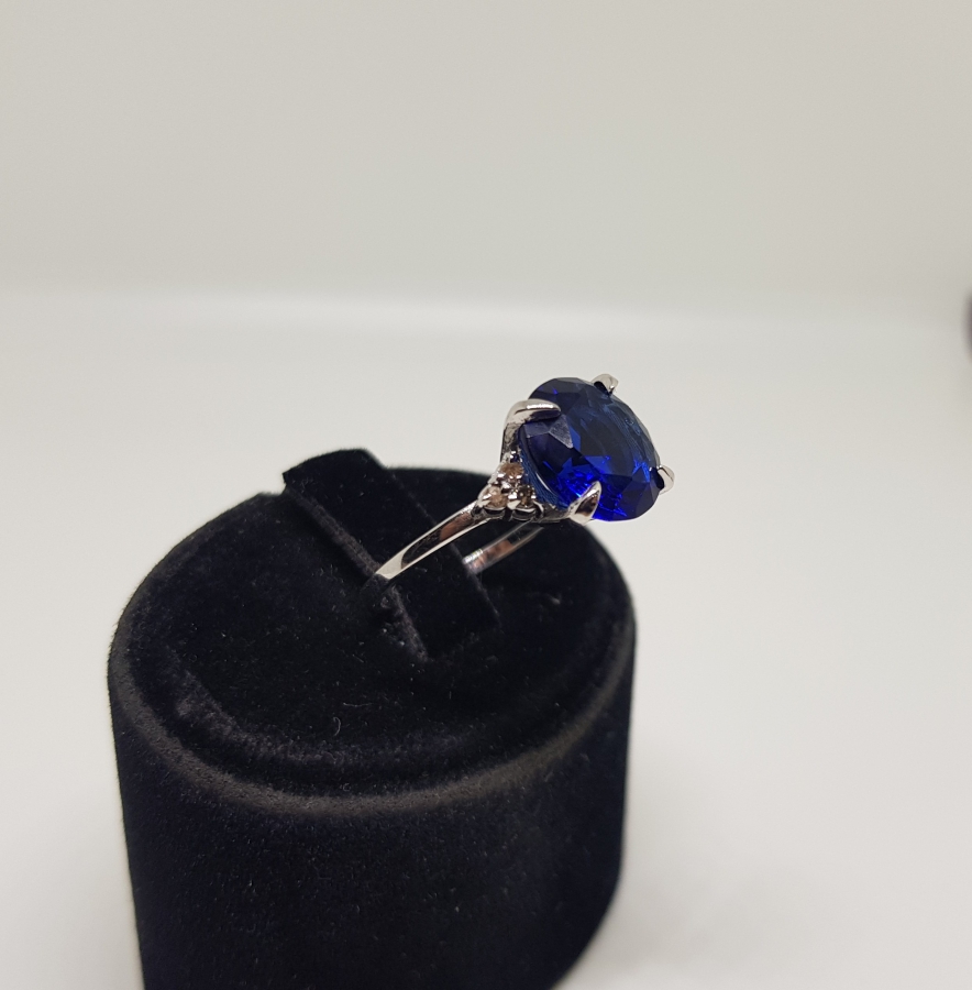 SAFİR VE PIRLANTA TAŞLI KARTAL PENÇESİ MODELİ YÜZÜK