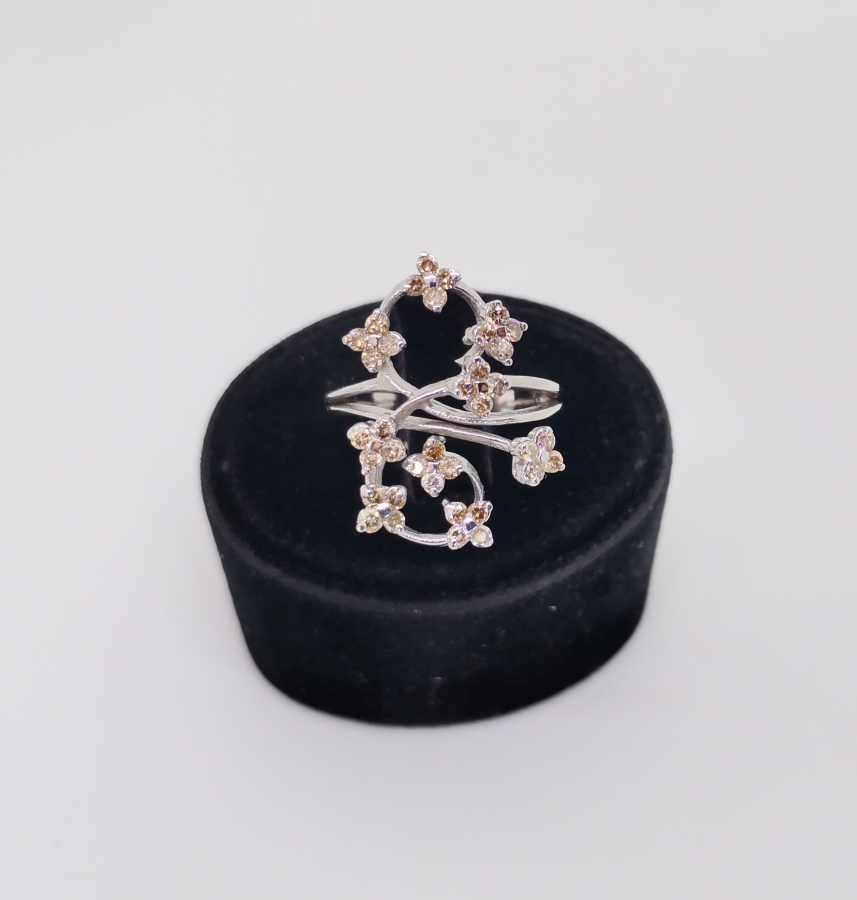 SARMAŞIK DALI MODELİ PIRLANTA TAŞLI YÜZÜK