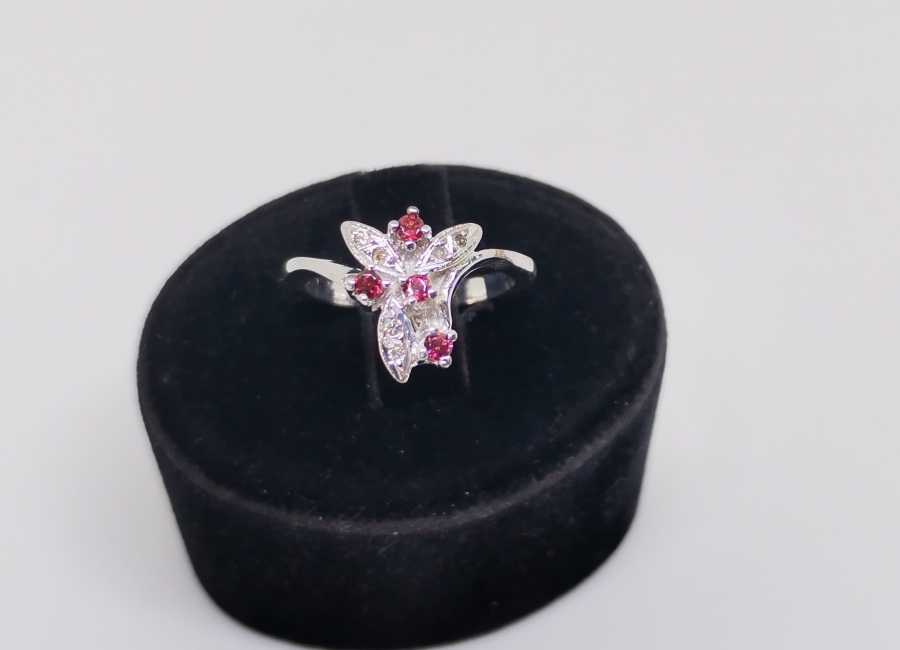 YAKUT VE PIRLANTA TAŞLI DANA BURNU MODELİ YÜZÜK