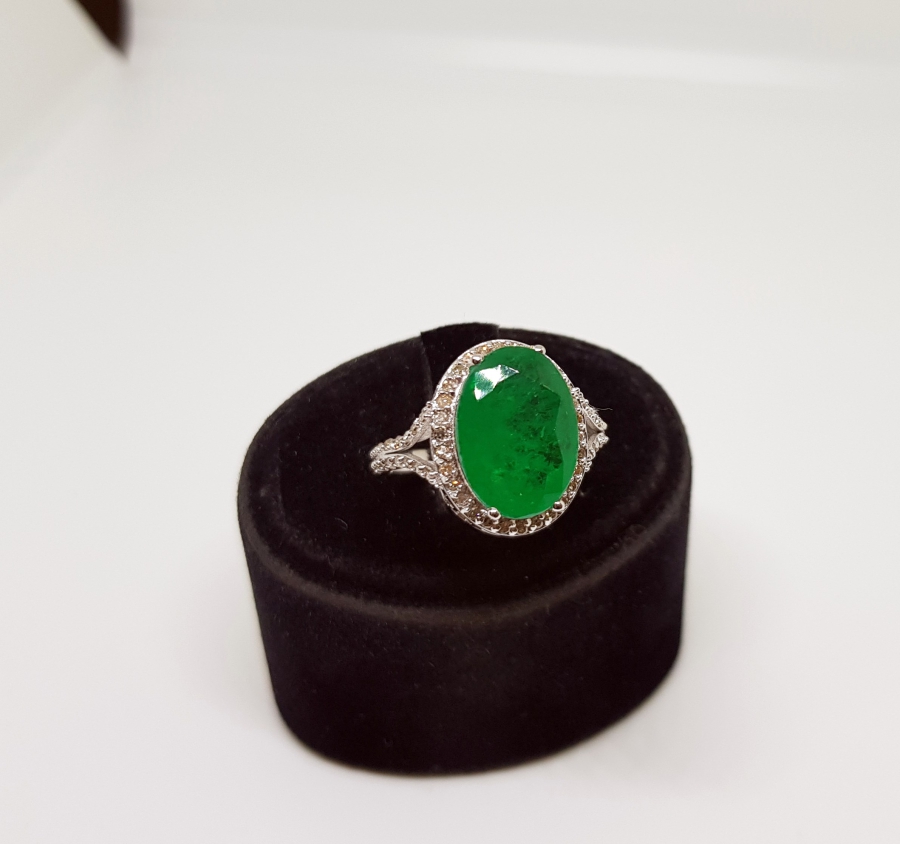 PIRLANTA VE ZÜMRÜT TAŞLI FLEMENK KESİMLİ YÜZÜK