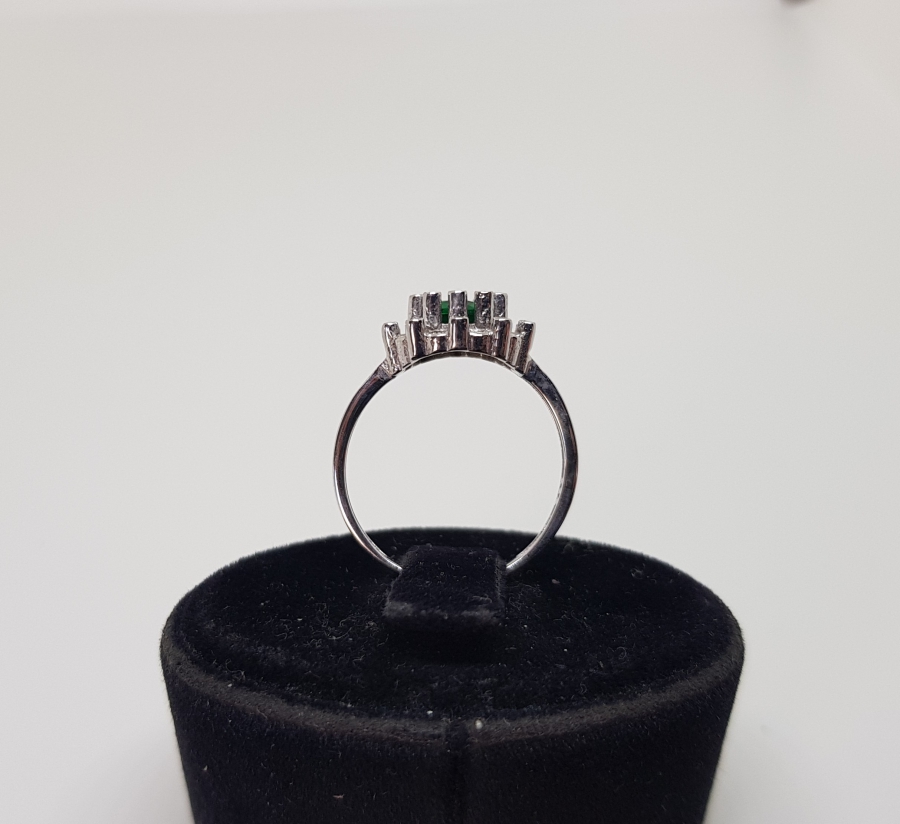 ZÜMRÜT VE PIRLANTA TAŞLI SARAYLI MODELİ YÜZÜK