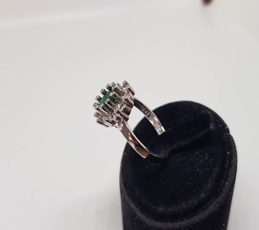 ZÜMRÜT VE PIRLANTA TAŞLI SARAYLI MODELİ YÜZÜK