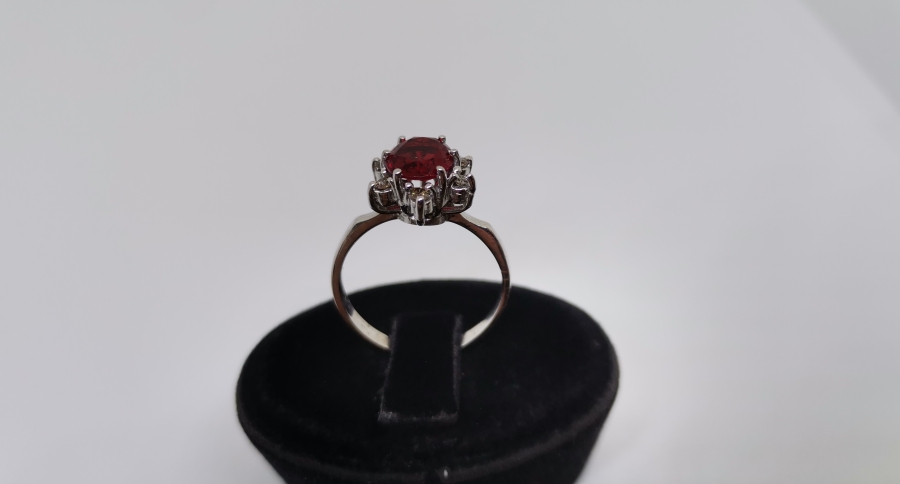 GARNET VE PIRLANTA TAŞLI YILDIZ MODELİ YÜZÜK