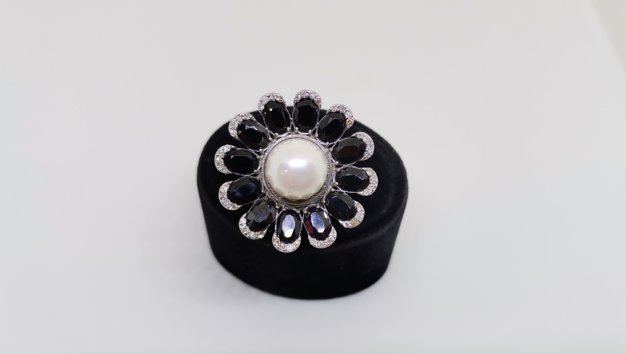 PIRLANTA GARNET VE İNCİLERLE SÜSLÜ YÜZÜK