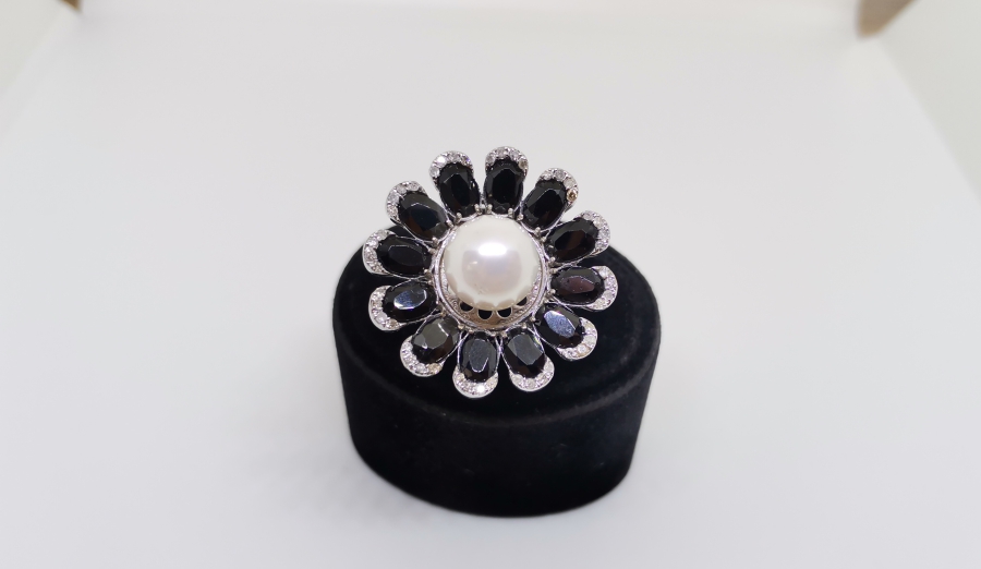 PIRLANTA GARNET VE İNCİLERLE SÜSLÜ YÜZÜK