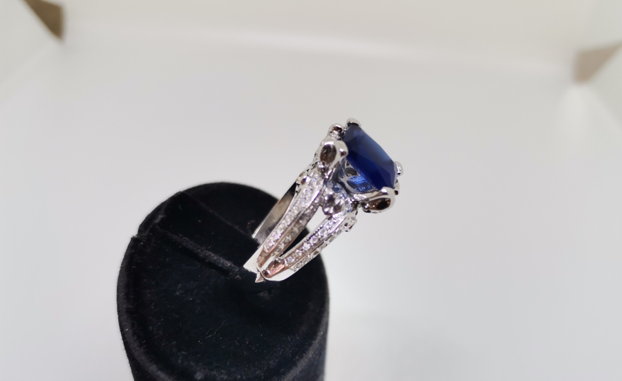 SAFİR VE PIRLANTA TAŞLI BAGET MODEL YÜZÜK