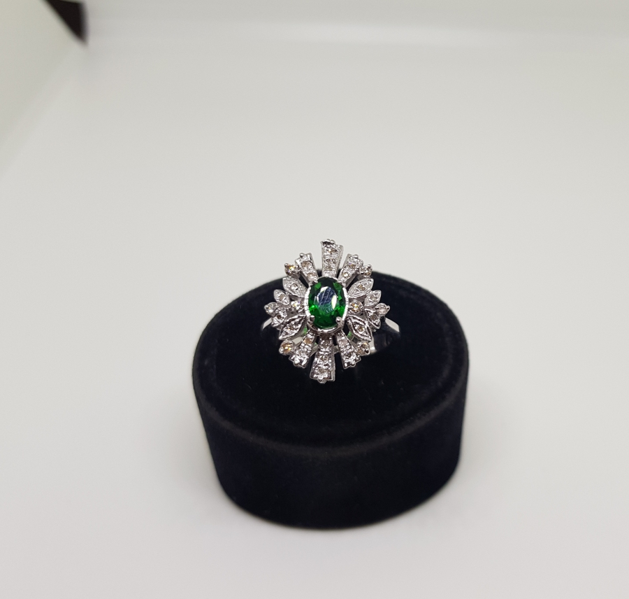 ZÜMRÜT VE PIRLANTA TAŞLI AYÇİÇEĞİ MODELİ YÜZÜK