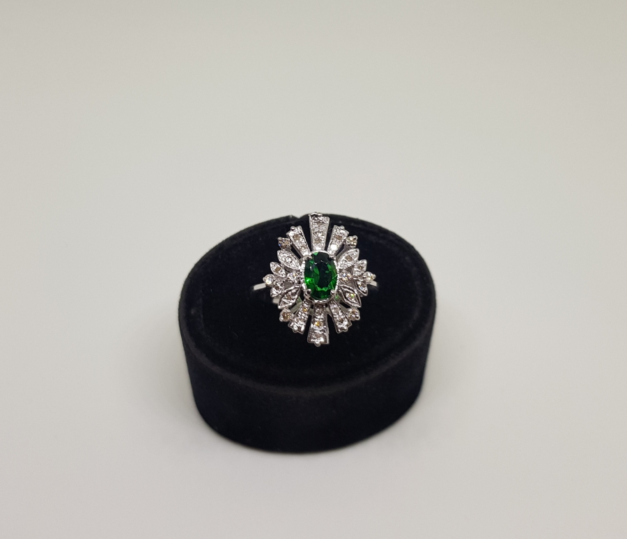 ZÜMRÜT VE PIRLANTA TAŞLI AYÇİÇEĞİ MODELİ YÜZÜK