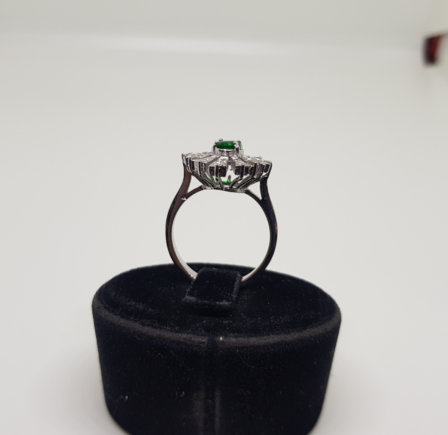 ZÜMRÜT VE PIRLANTA TAŞLI AYÇİÇEĞİ MODELİ YÜZÜK