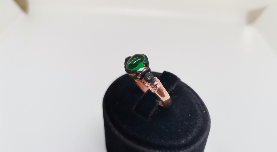 ZÜMRÜT VE ELMAS TAŞLI DÜZ MODEL YÜZÜK