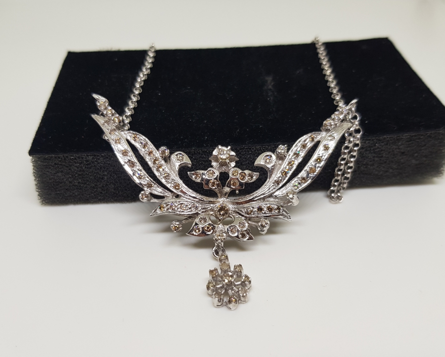 PIRLANTA TAŞLI GÜL MODELİ GERDANLIK