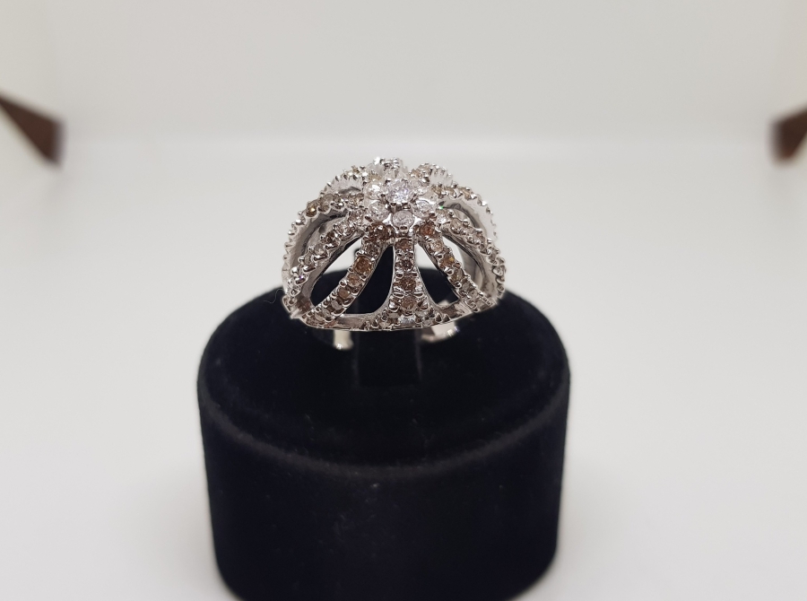 KRALİYET TACI FORMUNDA YAPILMIŞ PIRLANTA TAŞLI YÜZÜK