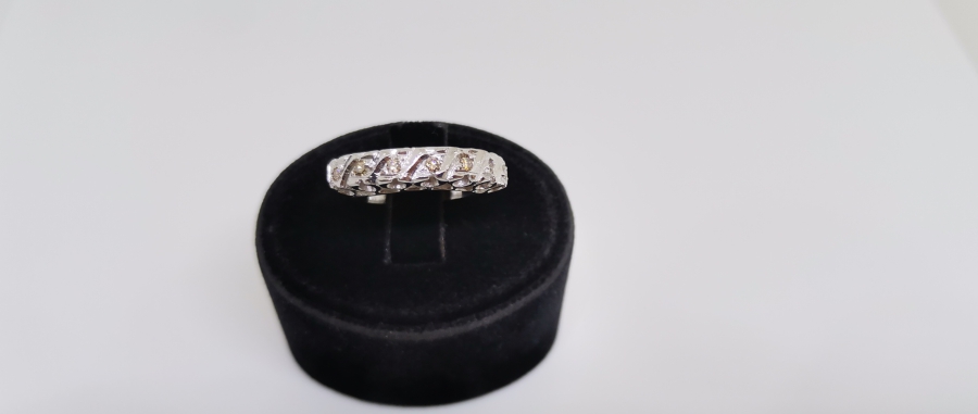 YEDİ TAŞ BULUNAN PIRLANTA YÜZÜK